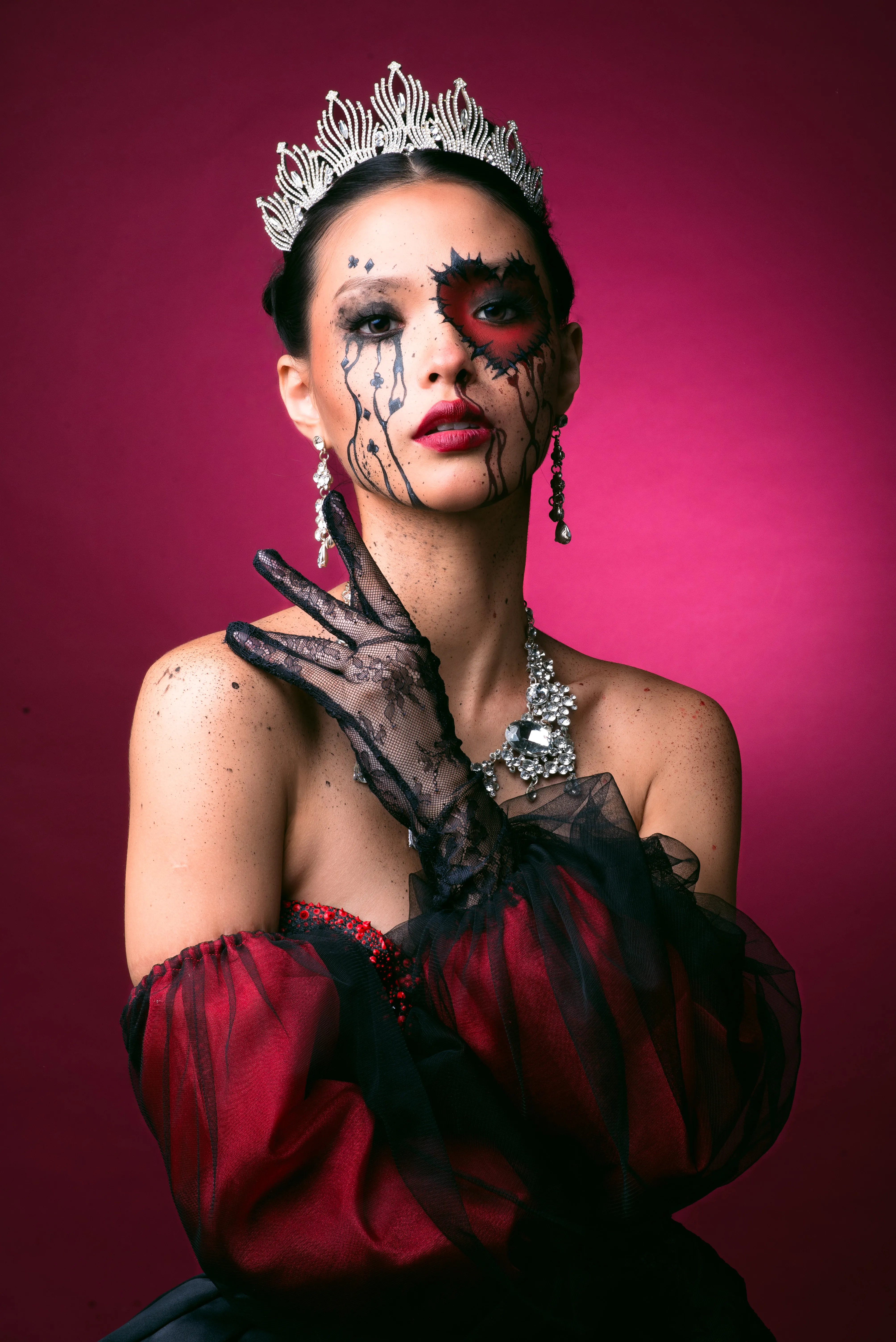 Queen of Hearts detail 1