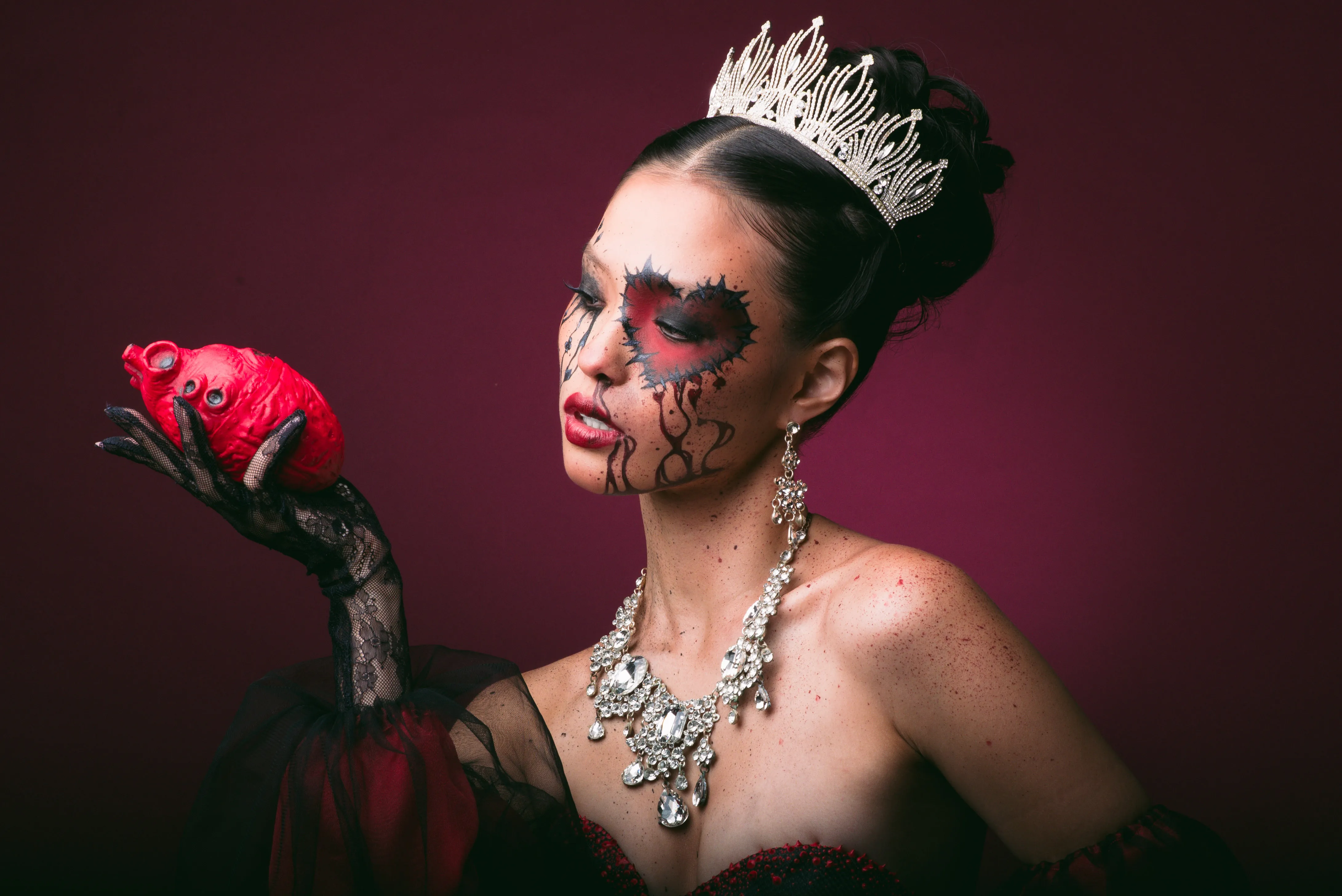 Queen of Hearts detail 2